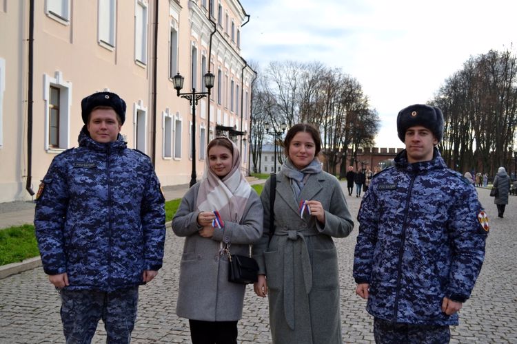 Новгородские росгвардейцы  провели патриотическую акцию, посвященную Дню народного единства