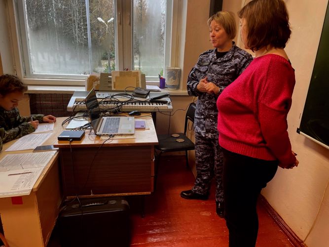 Офицер Росгвардии познакомила новгородских школьников с работой полиграфа