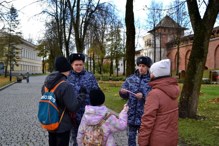 Новгородские росгвардейцы  провели патриотическую акцию, посвященную Дню народного единства