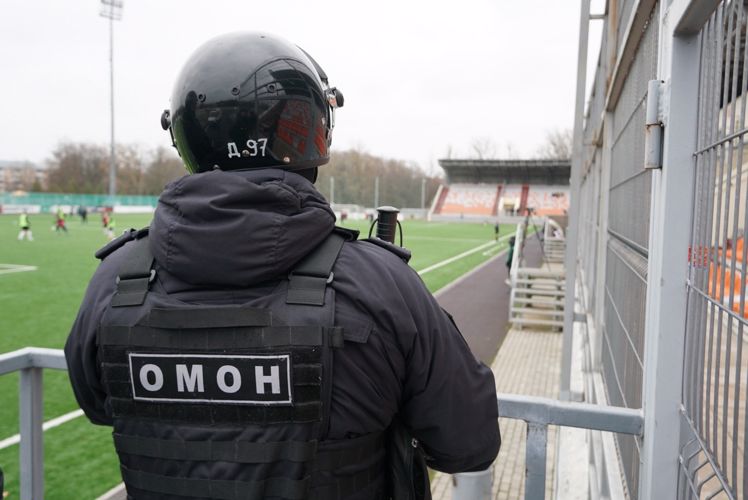Новгородские росгвардейцы обеспечили  безопасность футбольного матча   «Электрон-Торпедо»