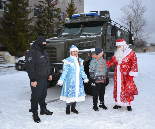 Росгвардейцы исполнили новогоднюю мечту юного новгородца