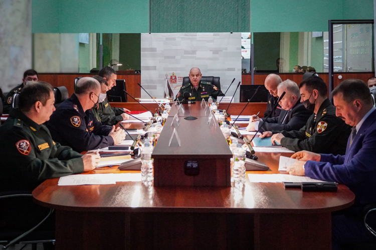 Оперативный штаб СЗО Росгвардии обсудил обеспечение  безопасности новогодних праздников и выборов  