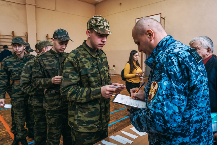 Сотрудники Росгвардии приняли участие в подготовке молодёжи к военным дисциплинам