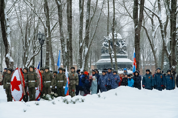 Новгородские росгвардейцы приняли участие в памятном митинге-реквием, посвященном Дню неизвестного солдата