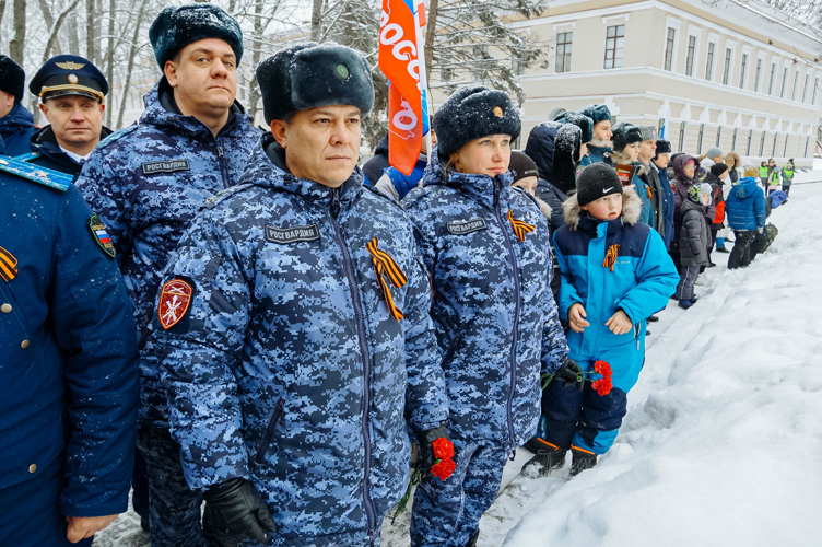 Новгородские росгвардейцы приняли участие в памятном митинге-реквием, посвященном Дню неизвестного солдата