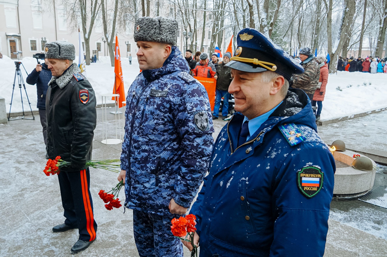 Новгородские росгвардейцы приняли участие в памятном митинге-реквием, посвященном Дню неизвестного солдата