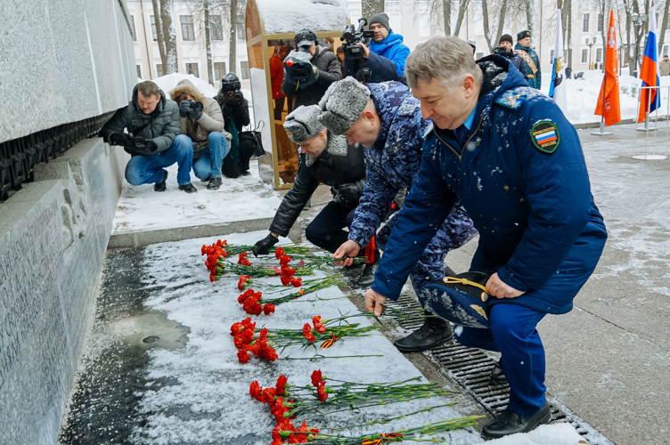 Новгородские росгвардейцы приняли участие в памятном митинге-реквием, посвященном Дню неизвестного солдата