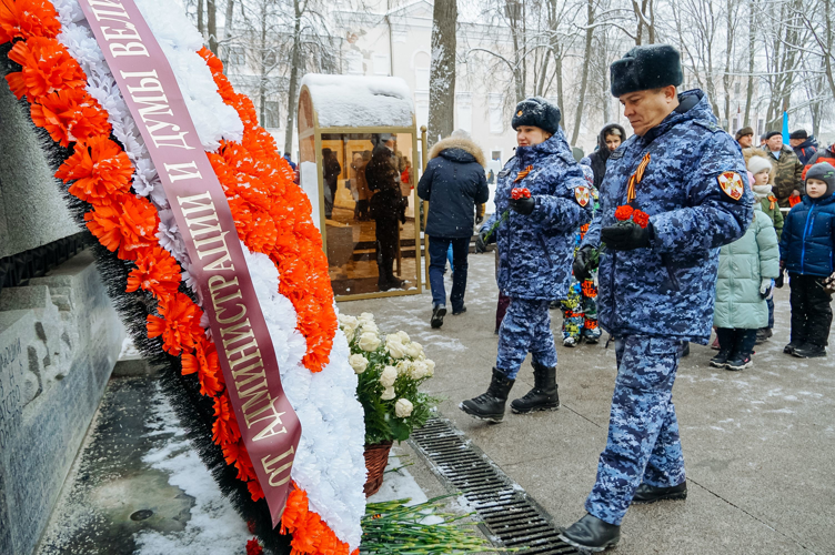 Новгородские росгвардейцы приняли участие в памятном митинге-реквием, посвященном Дню неизвестного солдата