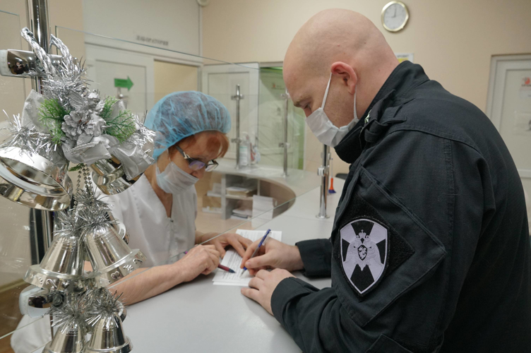 Новгородские росгвардейцы  сдали  более  6  литров донорской крови