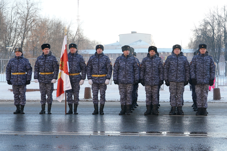 Боевая техника и новгородские росгвардейцы приняли участие в торжественном прохождении в ознаменование 80-той годовщины освобождения Новгорода от немецко-фашистских захватчиков