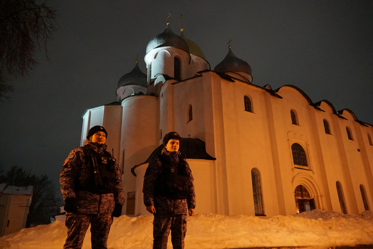 Около 100 новгородских росгвардейцев обеспечили правопорядок во время празднования Рождества Христова
