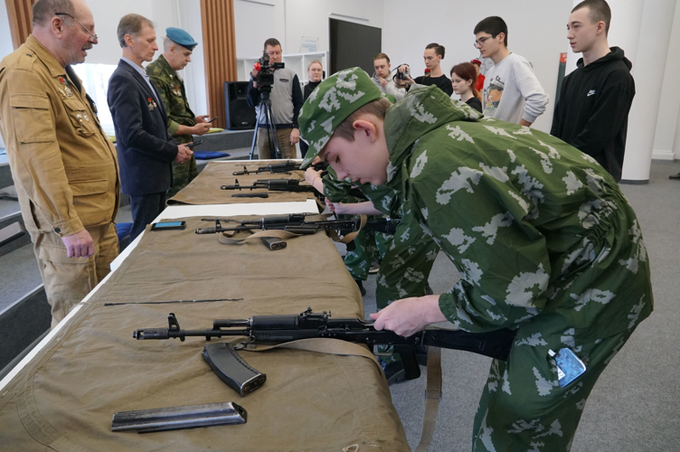 Военнослужащие Росгвардии приняли участие в подготовке молодежи военным дисциплинам