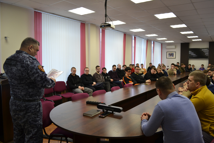 Новгородские росгвардейцы  пригласили студентов на службу и учебу