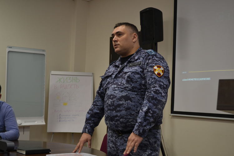 Новгородские росгвардейцы  пригласили студентов на службу и учебу