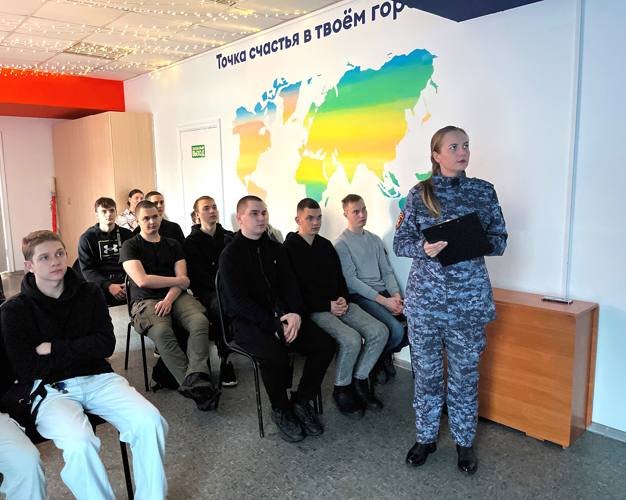 Новгородские росгвардейцы  рассказывают молодежи,  как поступить в ведомственные вузы
