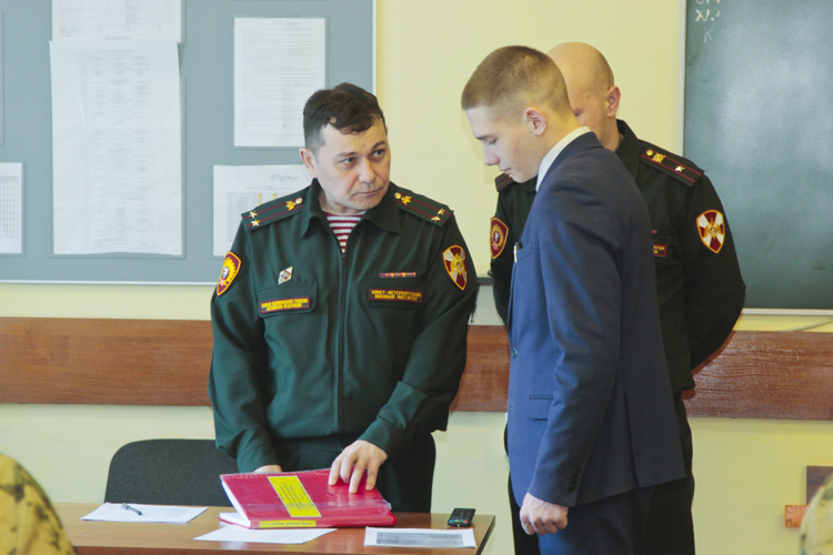 Ко Дню защитника Отечества Росгвардия исполнила мечту новгородского школьника