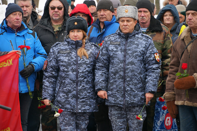 Новгородские росгвардейцы возложили цветы к памятнику воинам-интернационалистам