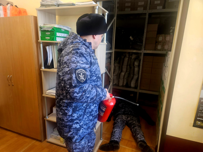 Новгородские росгвардейцы провели пожарно-тактические учения