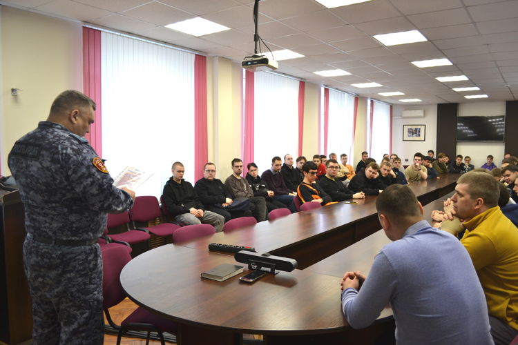Новгородские росгвардейцы пригласили студентов на службу и учебу