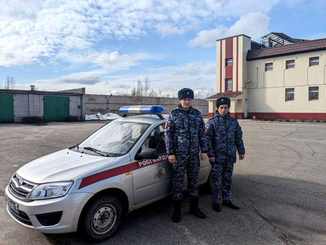 Новгородские росгвардейцы задержали гражданина, совершившего грабеж
