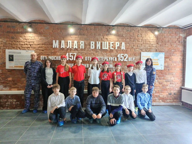 В Новгородской области сотрудники вневедомственной охраны Росгвардии  посетили фотовыставку