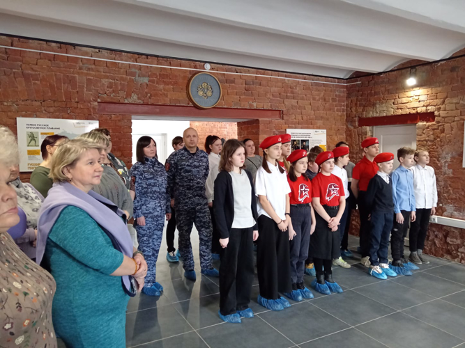 В Новгородской области сотрудники вневедомственной охраны Росгвардии  посетили фотовыставку