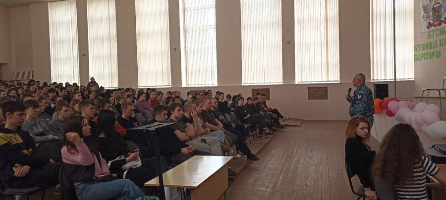 Новгородские росгвардейцы провели профилактические занятия в образовательных учреждениях 
