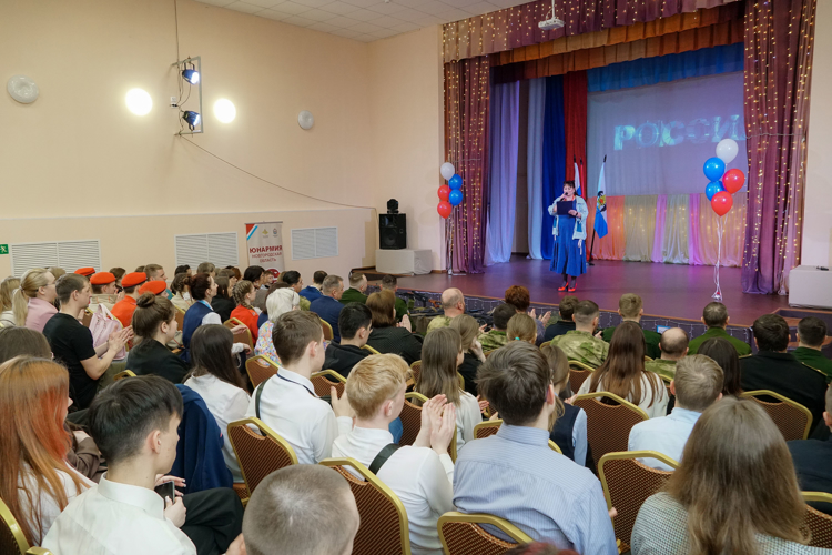 Новгородские росгвардейцы рассказали о приёме на службу в профориентационном квесте «Слет вакансий 2024»