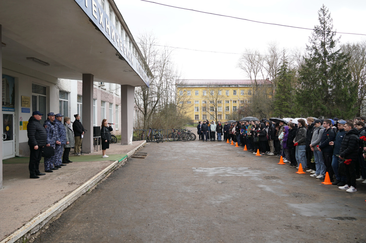 Новгородские росгвардейцы почтили память Сергея Кононова, героически погибшего при исполнении служебно-боевых задач