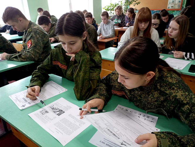 Новгородские кадеты Росгвардии впервые приняли участие в «Диктанте Победы»