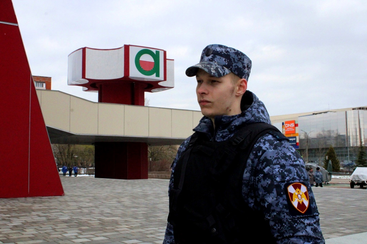 Новгородские росгвардейцы обеспечили безопасность во время проведения концерта