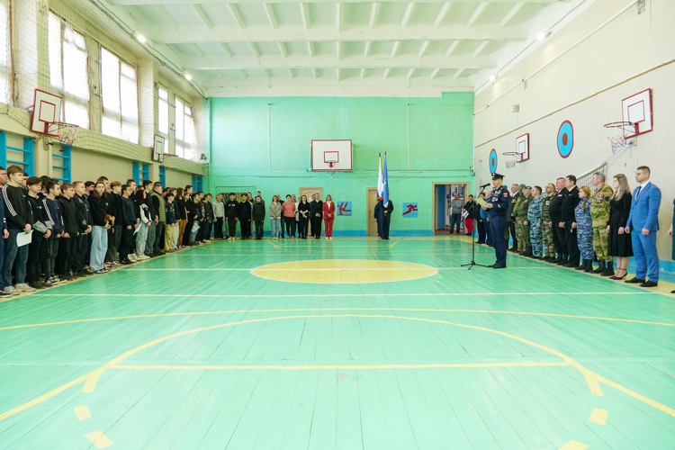 Новгородские росгвардейцы провели мероприятие для допризывной молодежи