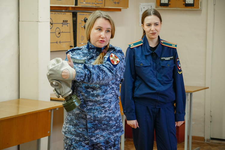 Новгородские росгвардейцы провели мероприятие для допризывной молодежи