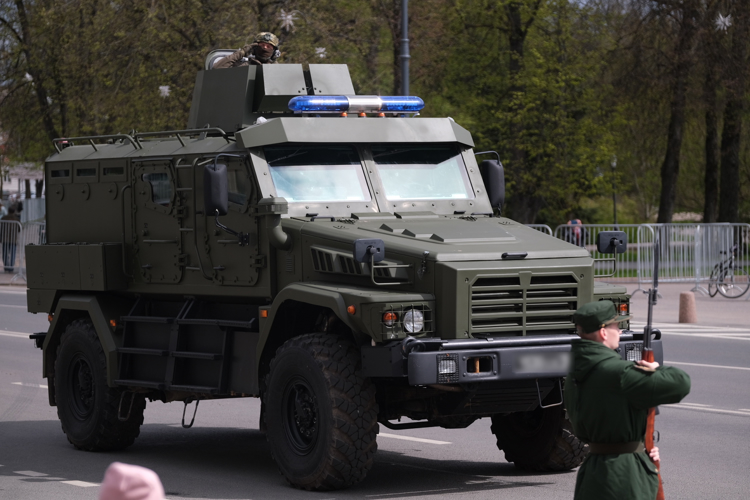 Боевая техника и военнослужащие Росгвардии примут участие в Параде Победы в Великом Новгороде 