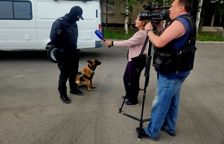 В Великом Новгороде  кинологи Росгвардии продемонстрировали мастерство и выучку своих питомцев