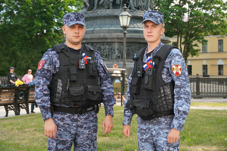 Более 130 новгородских росгвардейцев  обеспечили правопорядок во время празднования Дня России  