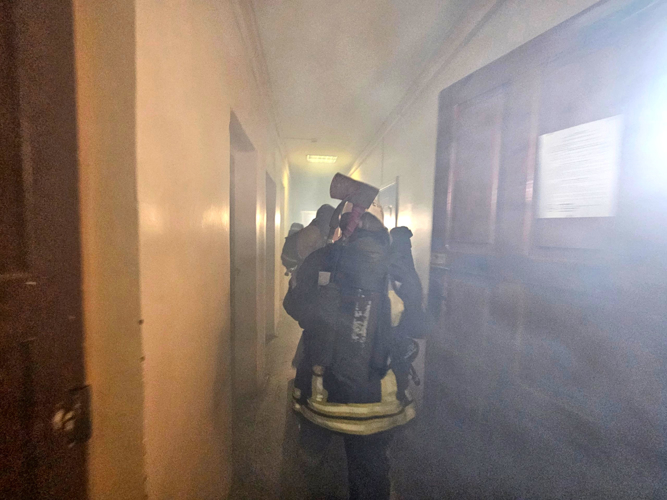 Пожарно-тактические учения Росгвардии и МЧС прошли в Великом Новгороде