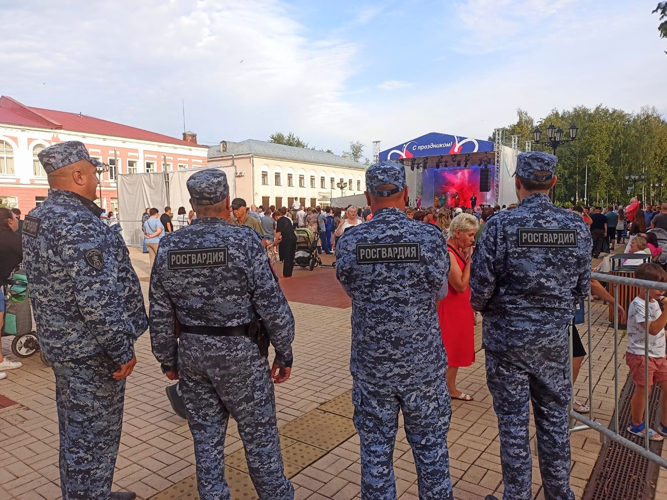 Сотрудники новгородской Росгвардии обеспечили безопасность в День города