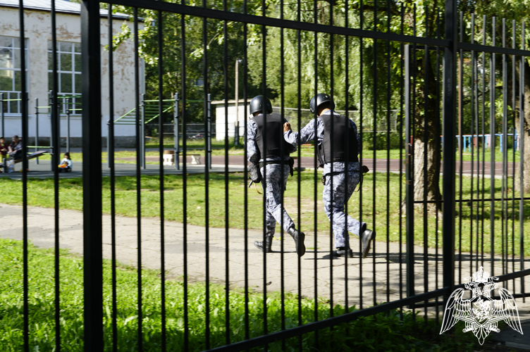Сотрудники новгородской Росгвардии проверили готовность образовательных учреждений к новому учебному году