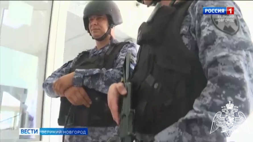 Телесюжет о проверке школ росгвардейцами в программе "Вести. Великий Новгород" (ГТРК "Славия") 