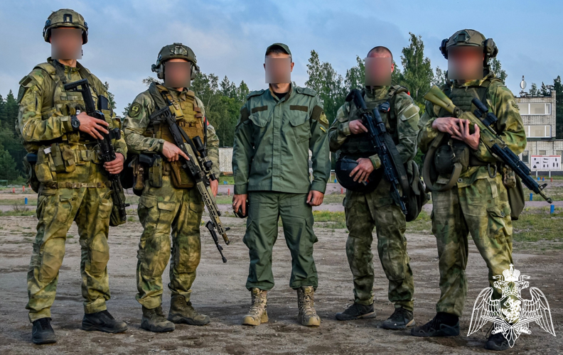 Сотрудники новгородского ОМОН приняли участие во всероссийских соревнованиях по практической стрельбе «Вечно живые»