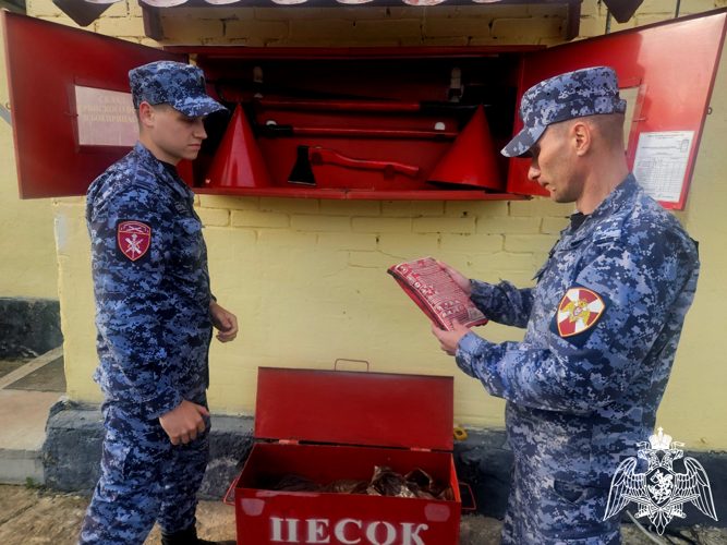 Новгородские росгвардейцы  проводят  теоретические    пожарно-профилактические мероприятия