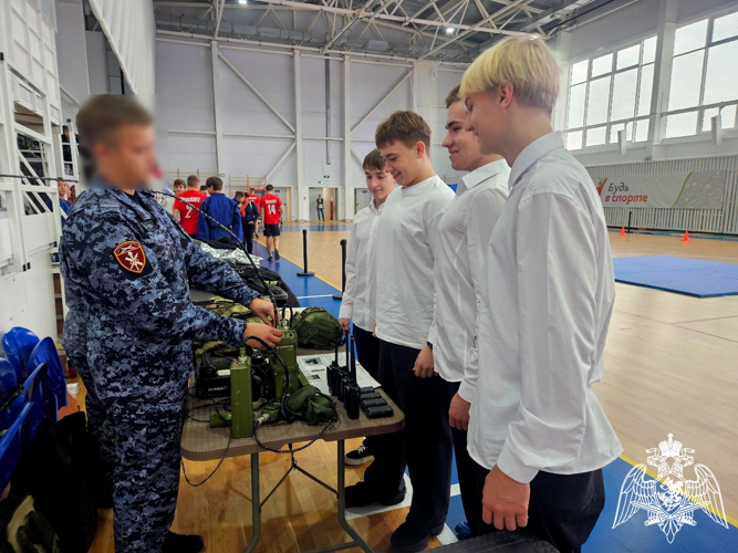 Новгородские росгвардейцы провели мероприятие для допризывной молодежи 