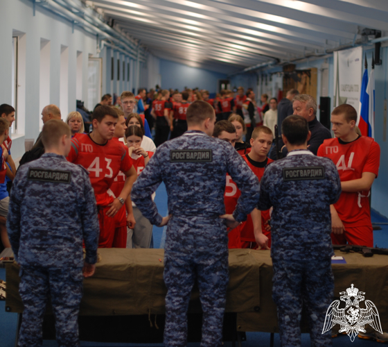 Новгородские росгвардейцы провели для  молодежи региона занятие по сборке и разборке автомата Калашникова
