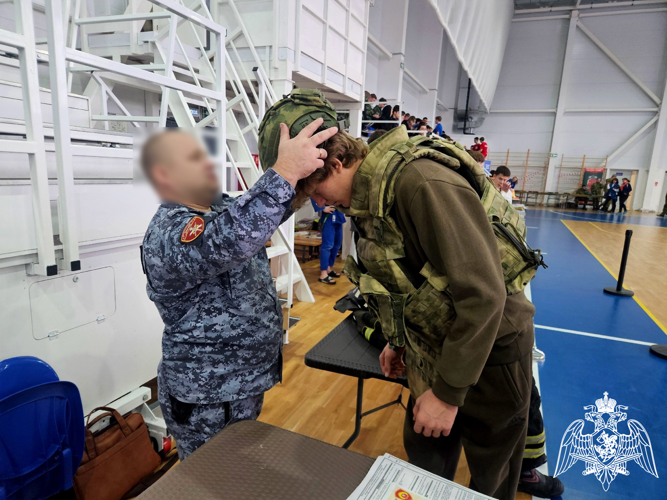Новгородские росгвардейцы провели мероприятие для допризывной молодежи