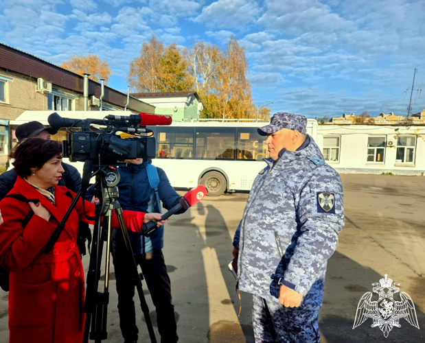 Новгородские росгвардейцы обеспечивают  безопасность  в общественном транспорте