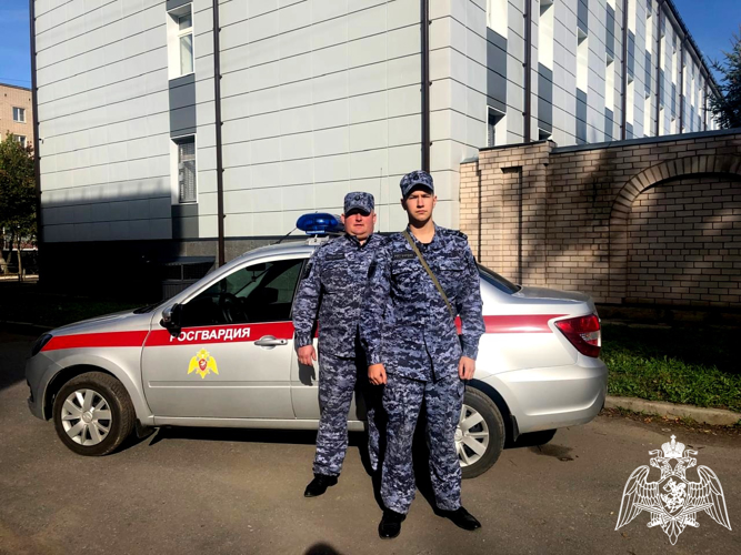 Жители Новгородской области поблагодарили росгвардейцев за профессионализм