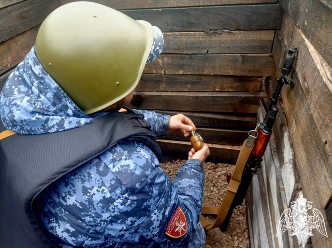 Военнослужащие новгородской  Росгвардии  провели  занятия   по учебно-боевому  гранатометанию  