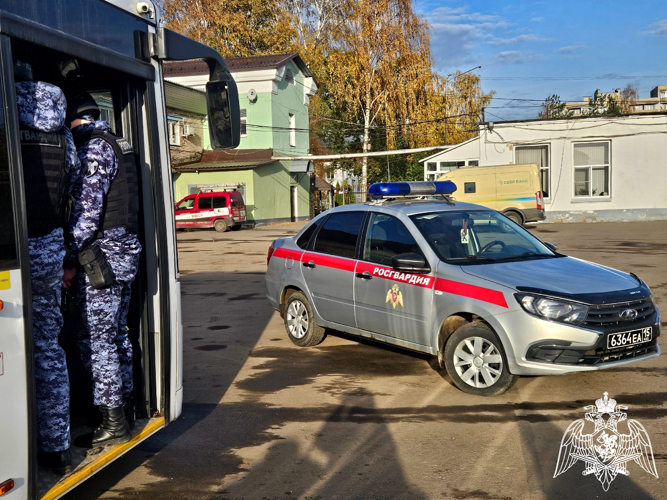 Новгородские росгвардейцы обеспечивают безопасность в общественном транспорте