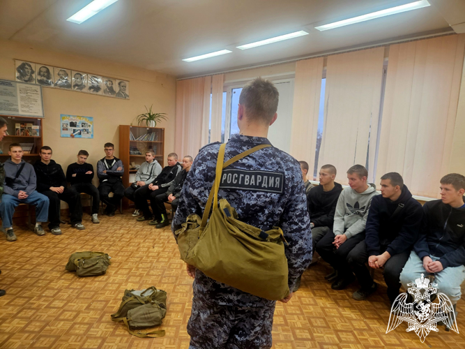 Новгородские росгвардейцы провели занятие для молодежи по РХБЗ защите
